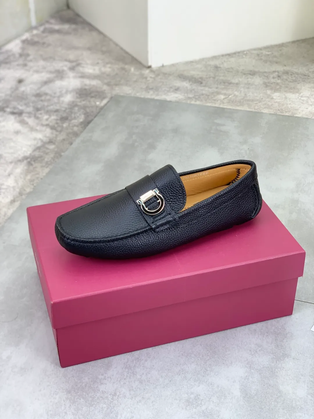 Men's shoes 💰P542 New model, high quality [Ferragamo/Ferragamo] Latest lazy slip-on shoes Original imported calfskin, imported cowhide lining + original luxury metal buckle + original combination outsole Comparison without pressure Code number: 38-45